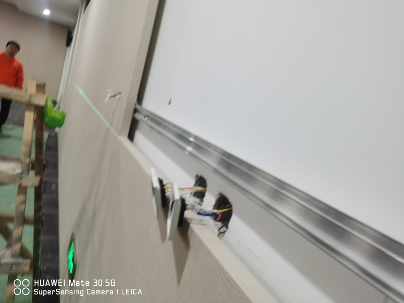 銀行吸音模塊施工 (2).jpg