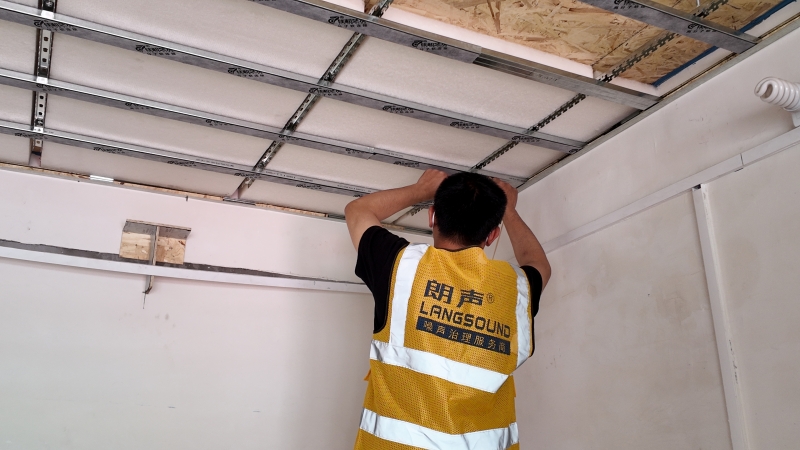 隔音施工現(xiàn)場.JPG 隔音施工現(xiàn)場.JPG